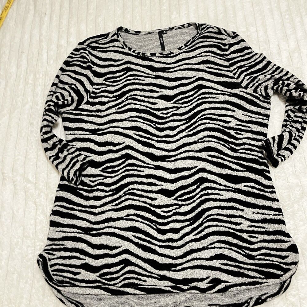 Cathy Tunic Top Women's Black and Gray Zebra Print 3/4 Sleeve Knit Top